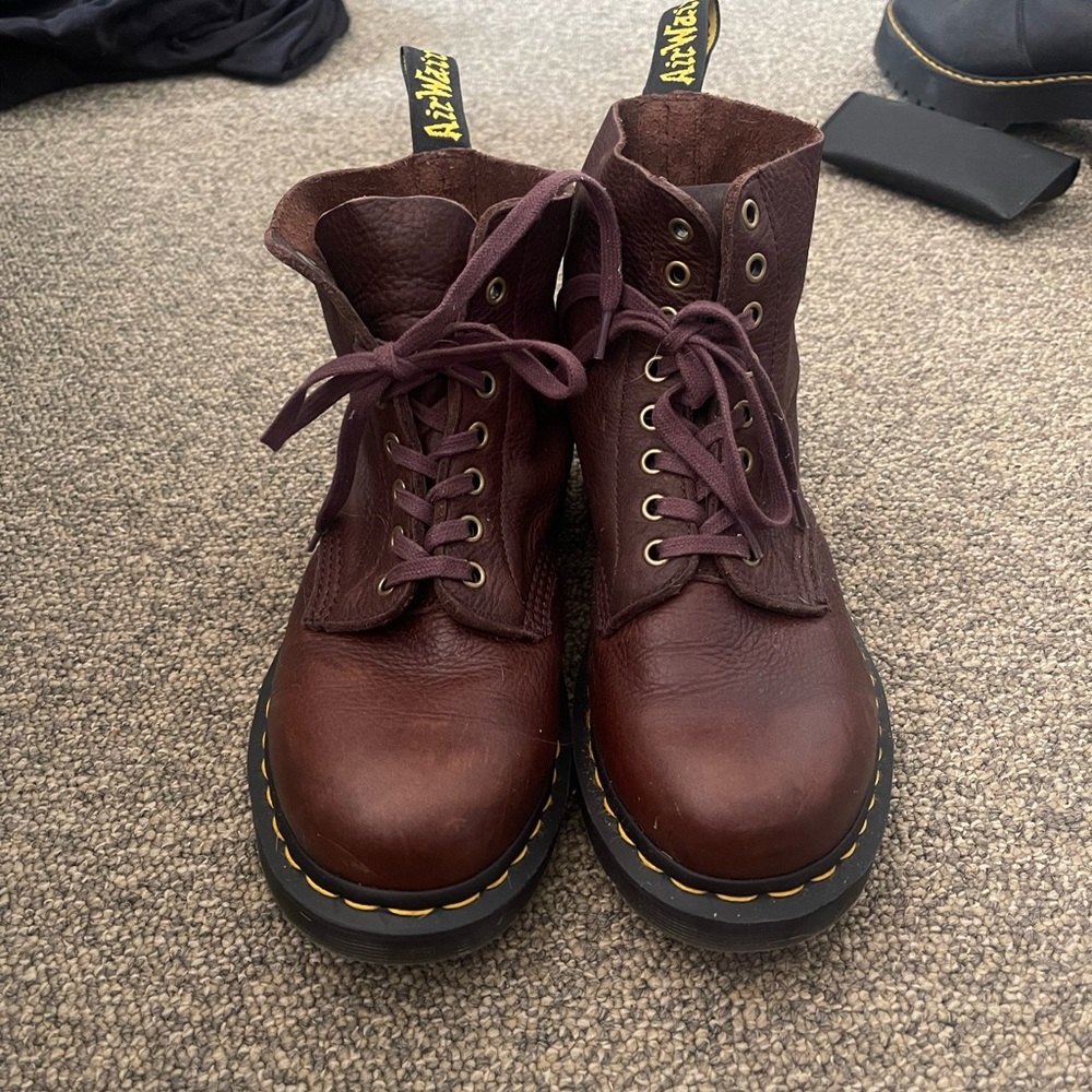 Dr. Marten 1460 Pascal 8 Eye Boot